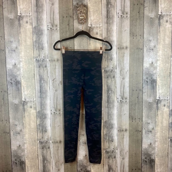 SPANX Look At Me Now Green Camo Leggings Size Small. - Picture 2 of 16